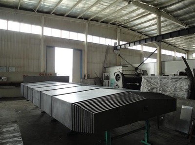 台湾亚崴LP2516与福裕3072VMC机床防护方案探析 导轨罩壳与钣金防护罩在金属成形制造中的关键作用
